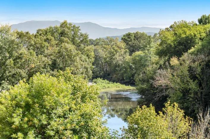 Appartement Bandit's Riverfront Retreat - Mountain View- Condo-fishing-balcony-fireplace-great Location!