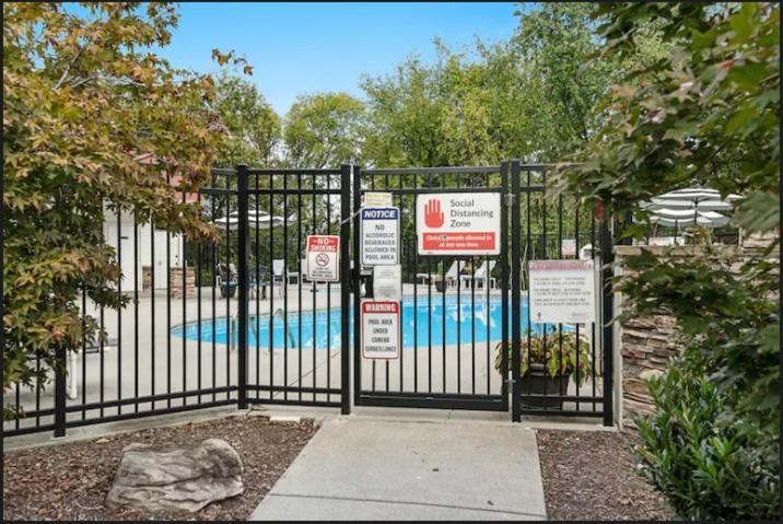 Bandit's Riverfront Retreat - Mountain View- Condo-fishing-balcony-fireplace-great Location! Appartement *